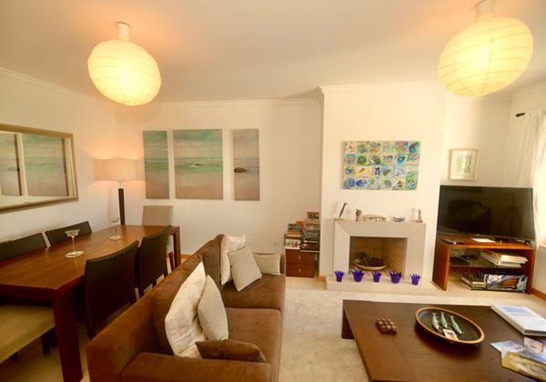 Apartment Tide Lounge And Dining Area Holiday Rentals In Nazare