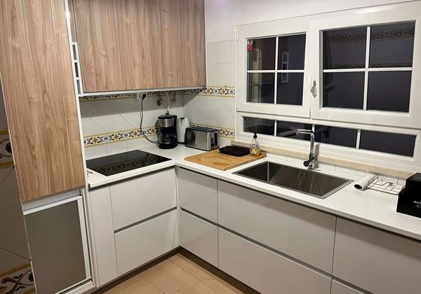 Lighthouse Kitchen Holiday Rental Sao Martinho Do Porto Portugal
