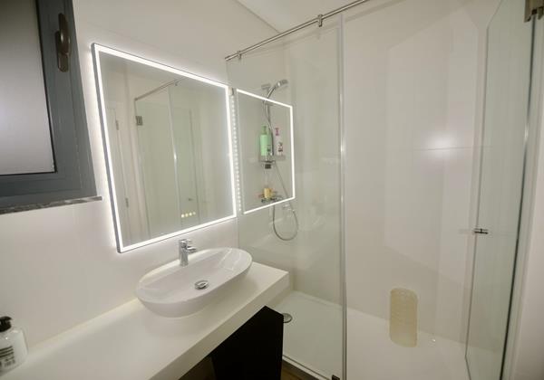 En Suite Bathroom To Second Bedroom