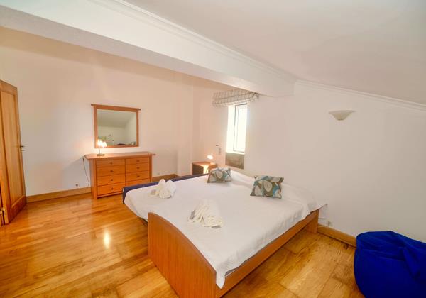 Large Double Twin Bedroom Sleeps 4 Holiday Apartment In Gilmafacho Sao Martinho Do Porto Portugal
