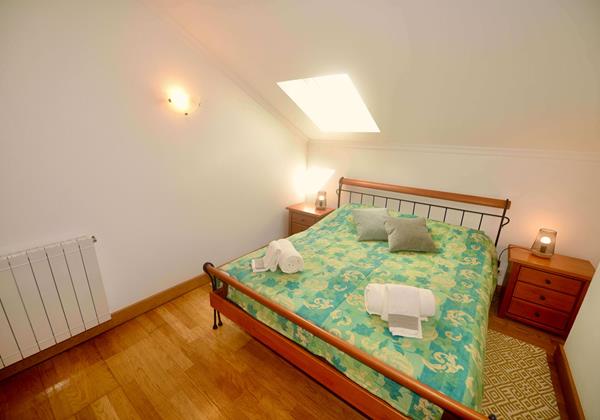 Double Bedroom In Holiday Home Apartment In Gilmafacho Sao Martinho Do Porto Portugal