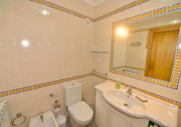 Bathroom 1 In Holiday Apartment In Gilmafacho Sao Martinho Do Porto Portugal