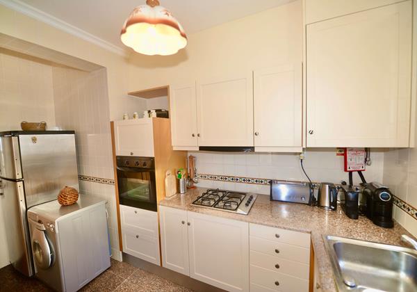 Well Furnished Kitchen Holiday Rental Apartment Ship Sao Martinho Do Porto Portugal