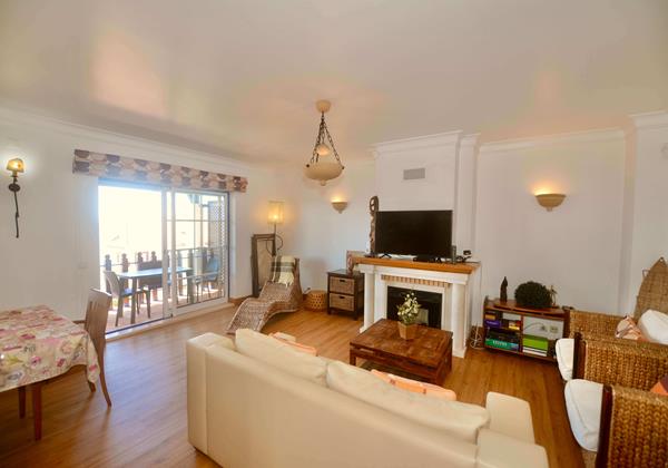 Large Living Space In Ship Apartment For Holiday Rentals In Sao Martinho Do Porto Silver Coast Portugal