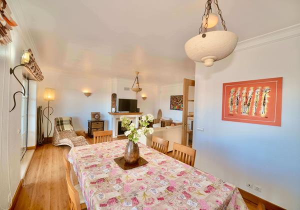 Dining Area In The Lounge Ship Apartment For Holiday Rentals In Sao Martinho Do Porto Silver Coast Portugal