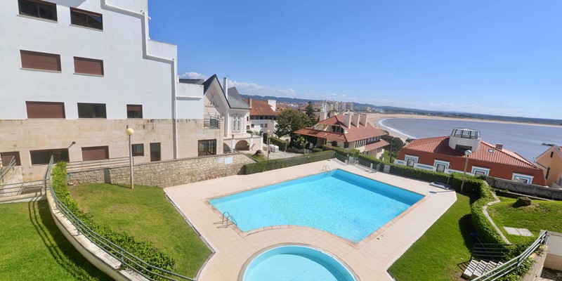 View Over The Pool In Bay Apartment Holiday Rentals In Sao Martinho Do Porto Silver Coast Portugal