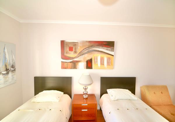 Twin Beds In Bay Apartment Holiday Rentals In Sao Martinho Do Porto Silver Coast Portugal