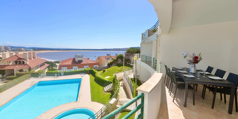 Palmeiras Pools In Bay Apartment Holiday Rentals In Sao Martinho Do Porto Silver Coast Portugal