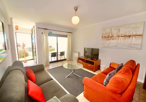 Lounge Space In Bay Apartment Holiday Rentals In Sao Martinho Do Porto Silver Coast Portugal