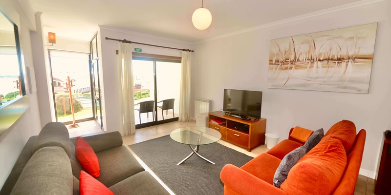 Lounge Space In Bay Apartment Holiday Rentals In Sao Martinho Do Porto Silver Coast Portugal
