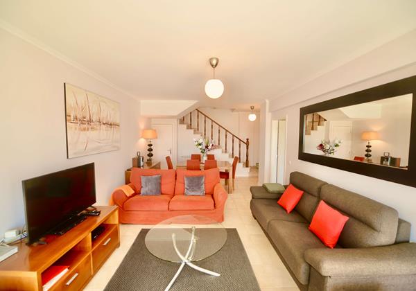 Lounge In Bay Apartment Holiday Rentals In Sao Martinho Do Porto Silver Coast Portugal