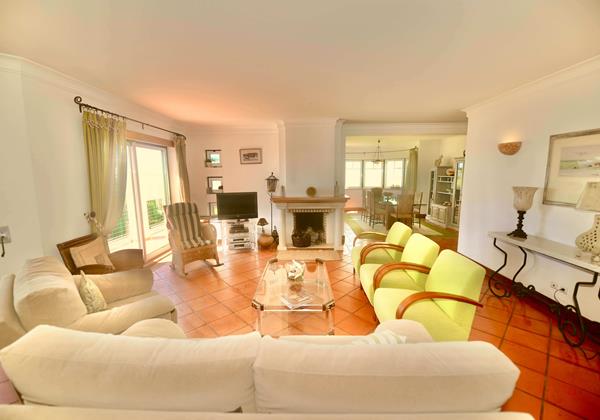 Lounge Space In Holiday Rental Apartment Cereja In Sao Martinho Do Porto Silver Coast Portugal