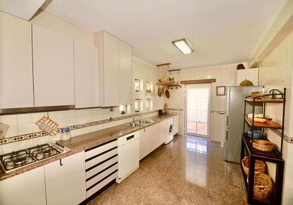 Large Fully Equipped Kitchen In Holiday Rental Apartment Cereja In Sao Martinho Do Porto Silver Coast Portugal