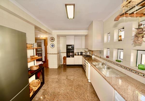 Kitchen In Holiday Rental Apartment Cereja In Sao Martinho Do Porto Silver Coast Portugal