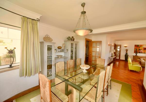 Dining Table In Holiday Rental Apartment Cereja In Sao Martinho Do Porto Silver Coast Portugal
