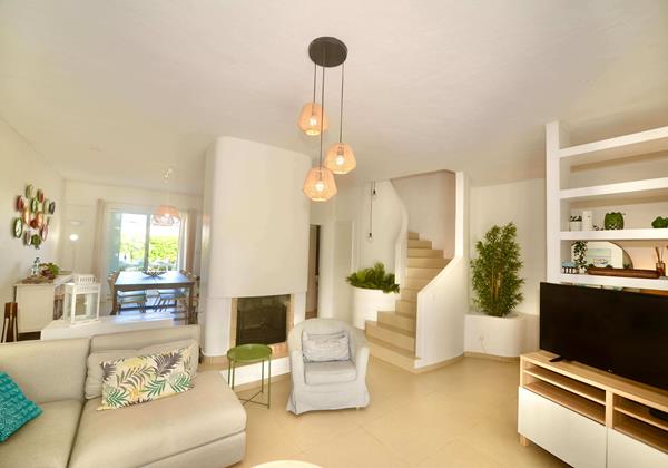 Villa Cove Open Plan Lounge And Dining Space Vilamoura