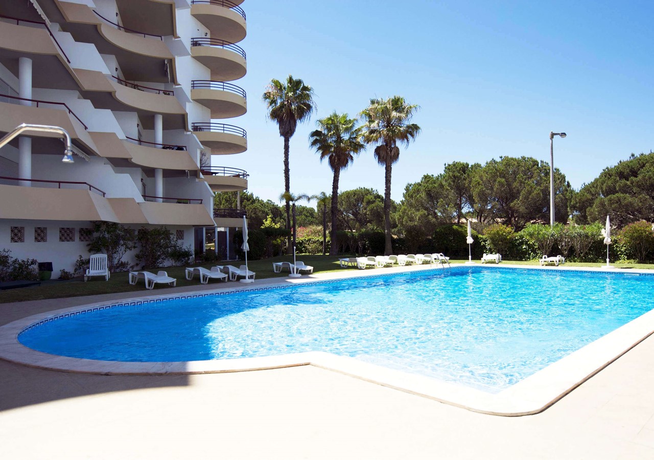 Pool area in Varandas do Sol Vilamoura