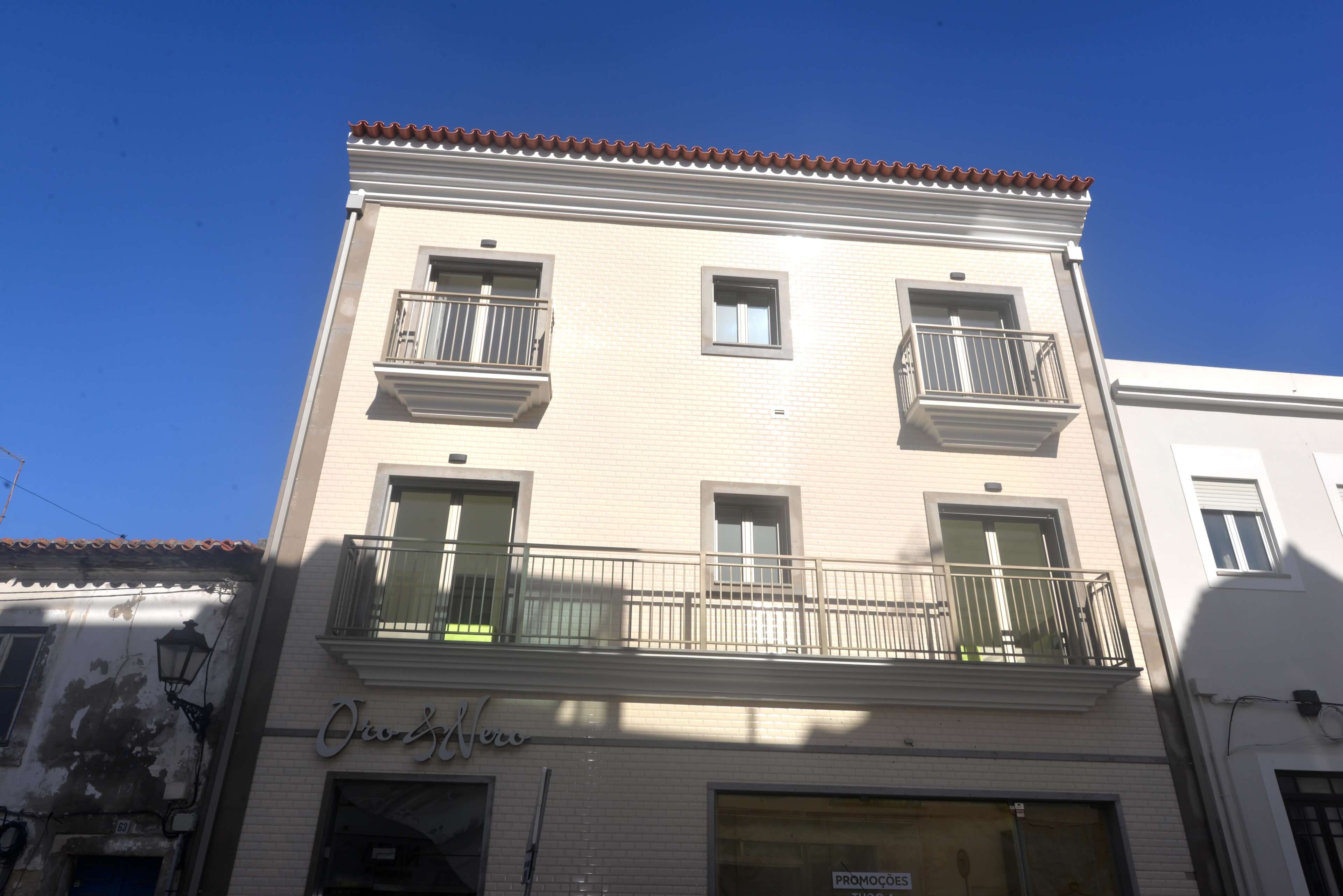 Oro & Nero: Arte Home