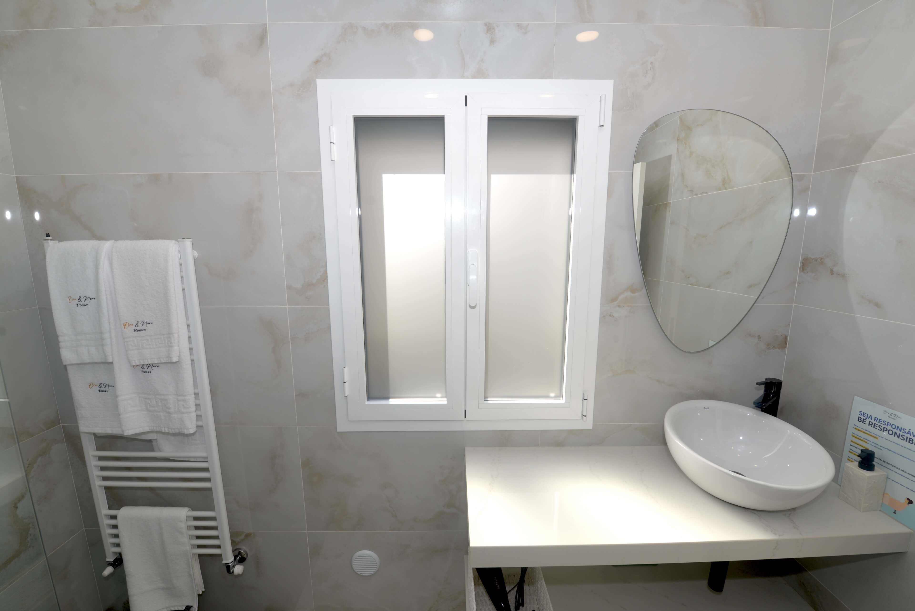 Oro & Nero: Arte Home