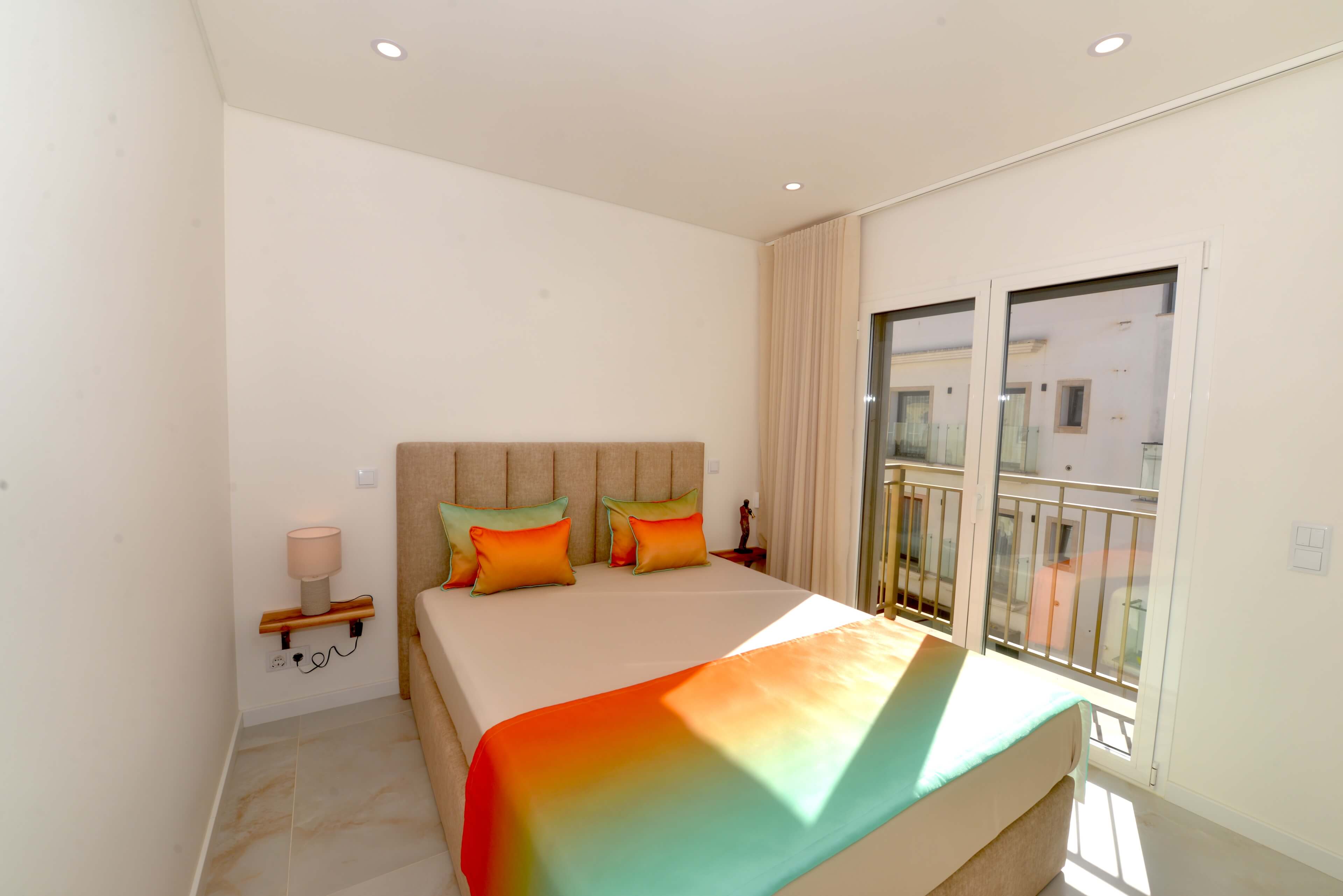 Oro & Nero: Encantos Home