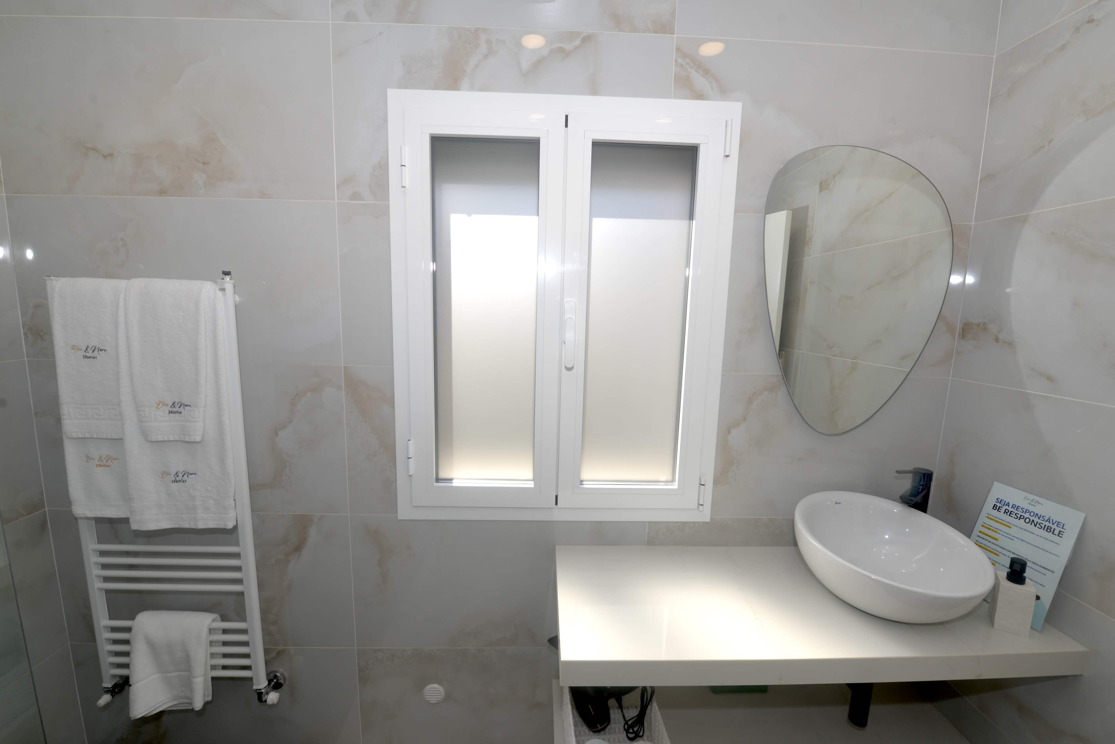 Oro & Nero: Encantos Home