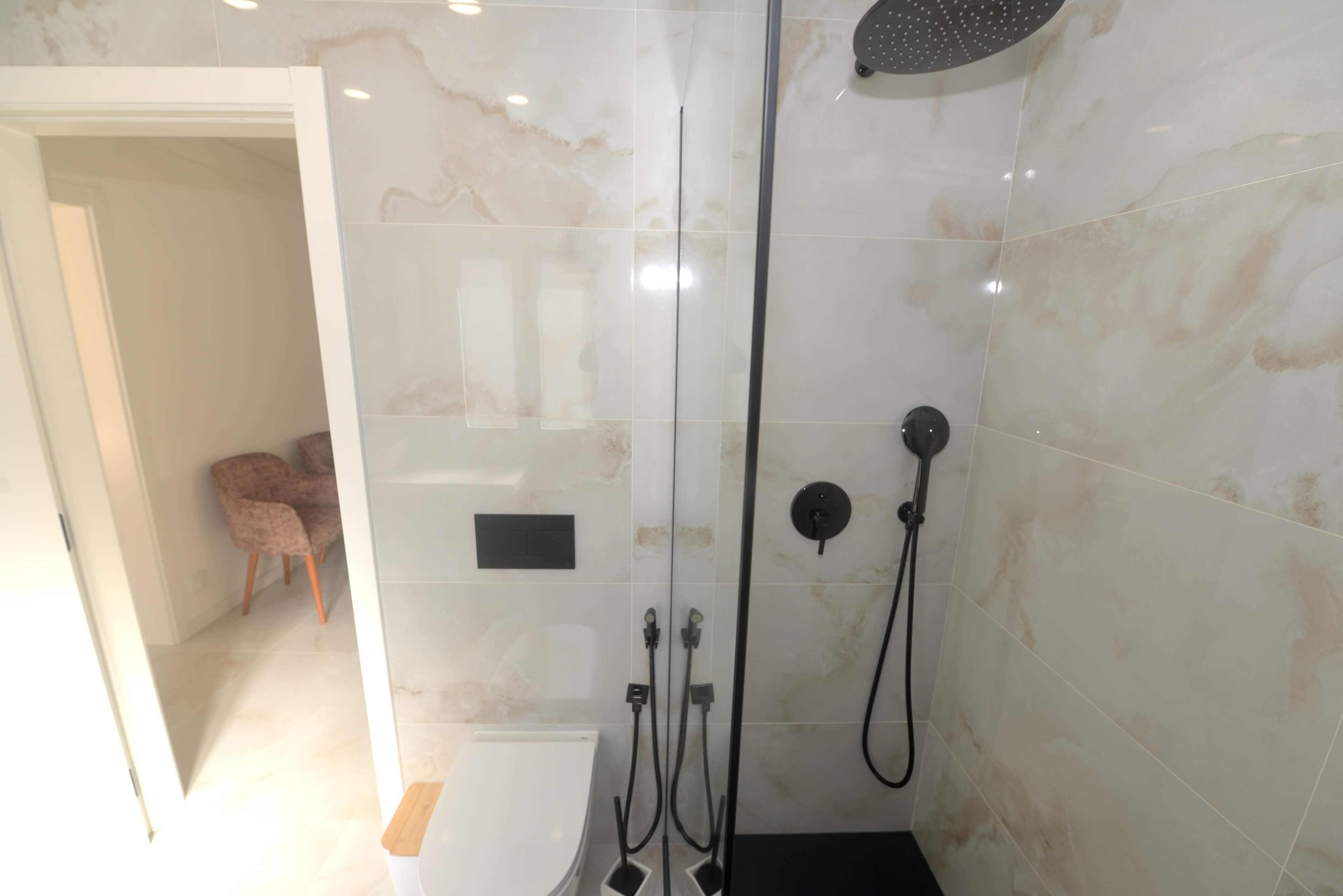 Oro & Nero: Encantos Home