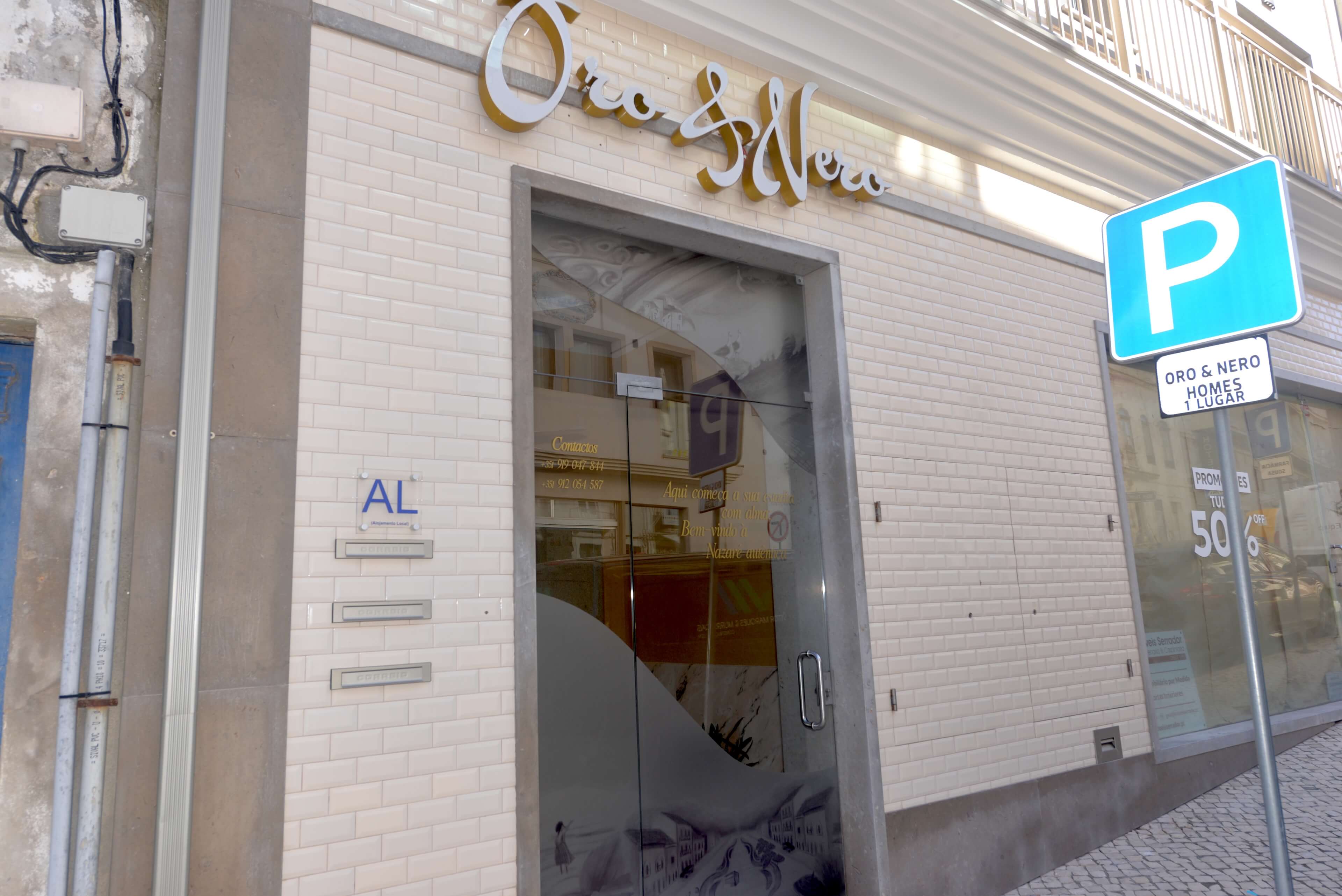 Oro & Nero: Arte Home