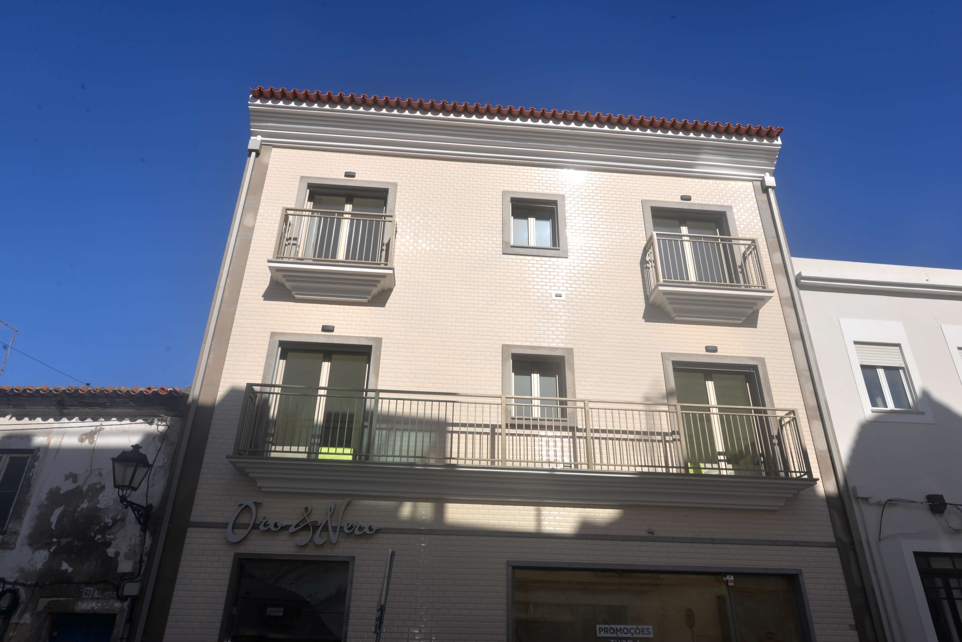 Oro & Nero: Encantos Home