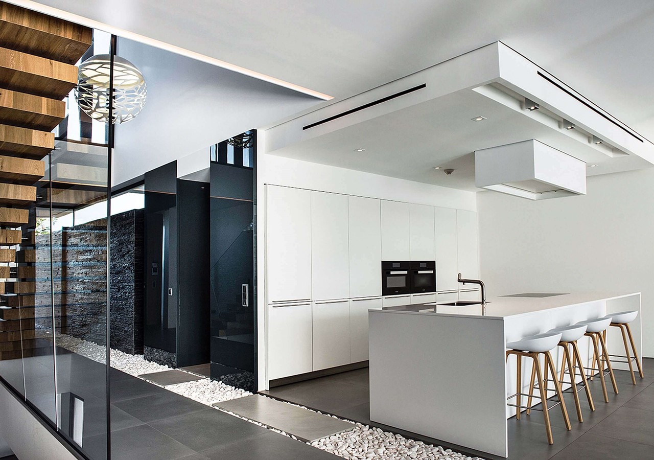 Modern kitchen in luxury Villa in Vilamoura