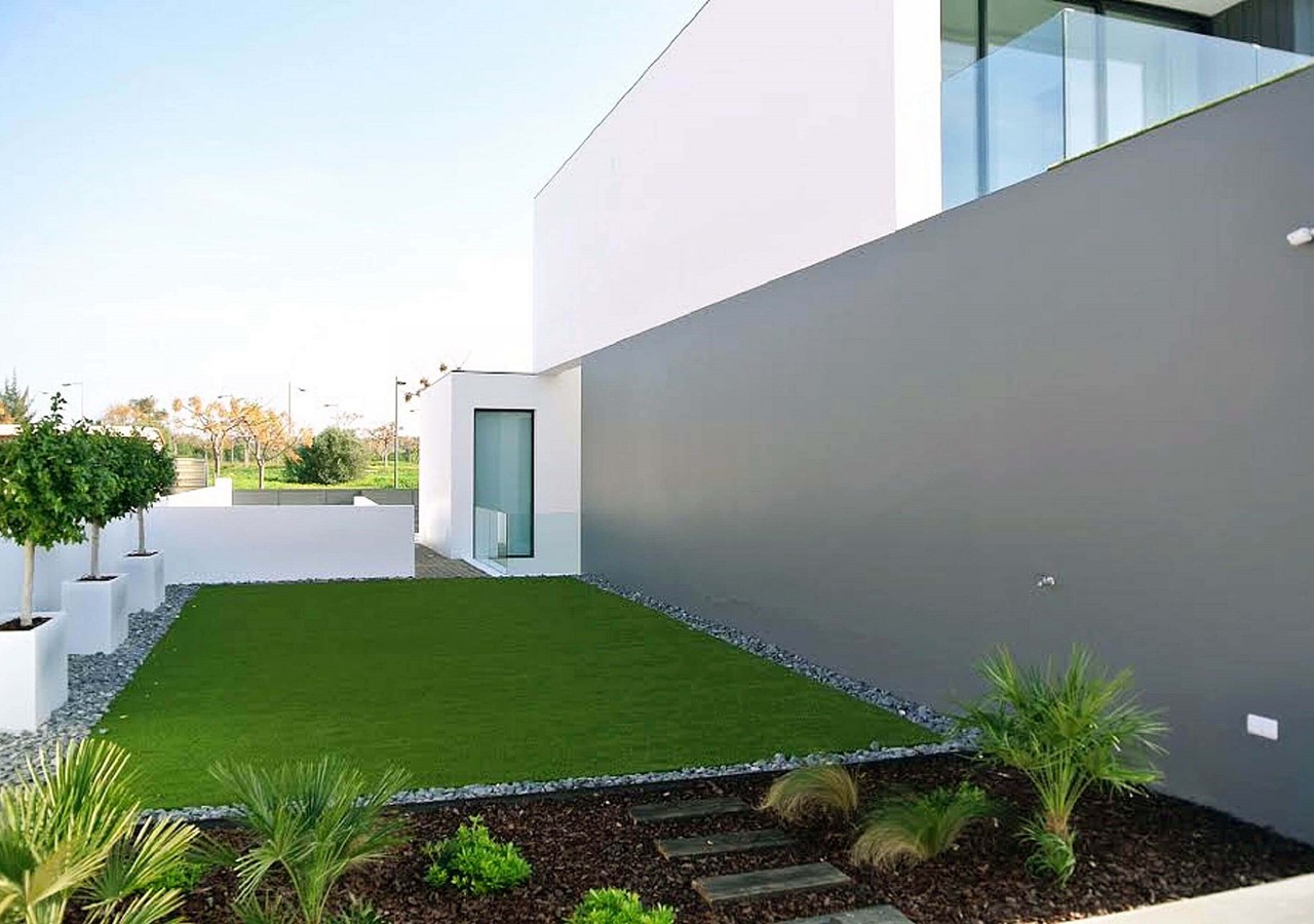 Private gardens in fantastic villa in the Algarve