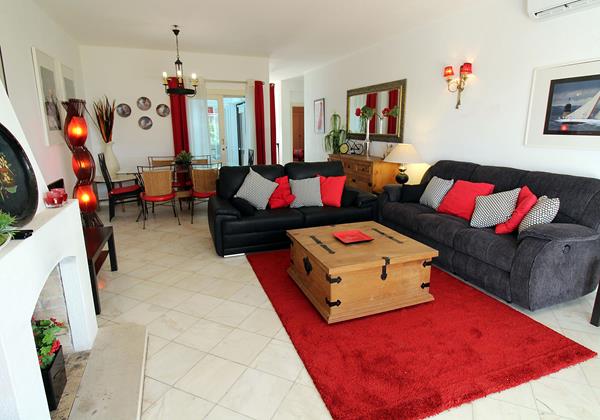 Large living area in Vilamoura apartment