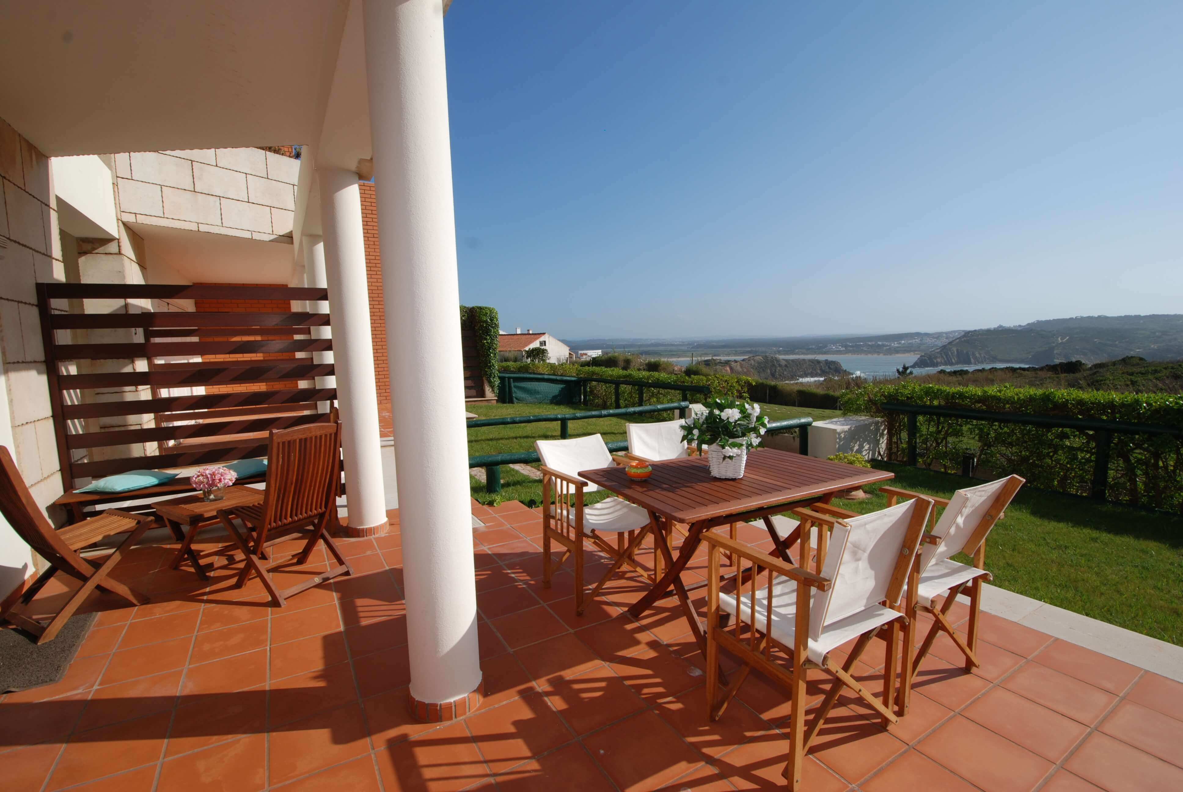 Private balcony in fantastic complex in the Silver Coast