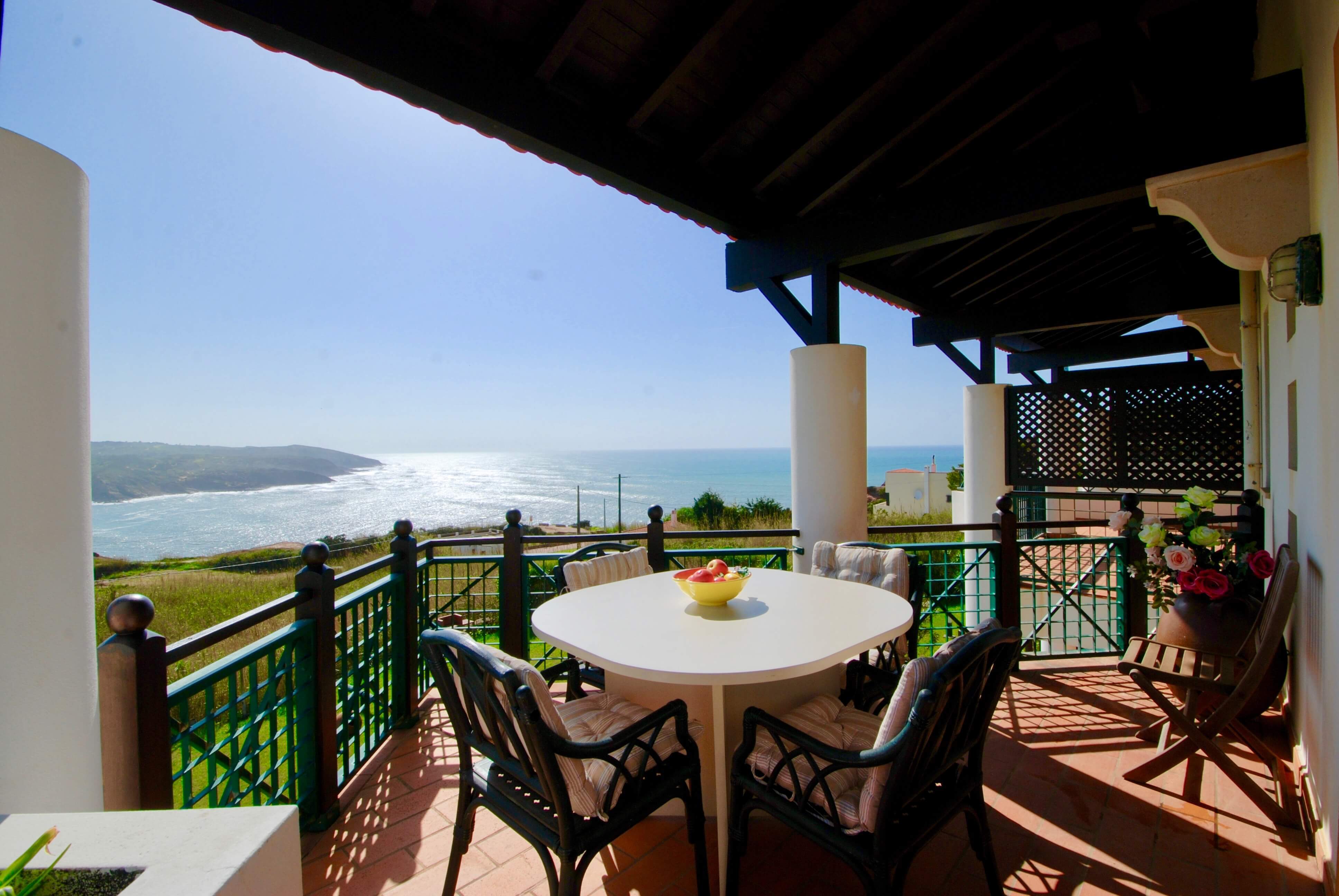 Port - Apartamento de 4 quartos com vista para o mar em São Martinho do Porto com piscinas, ténis, quash e Wi-Fi