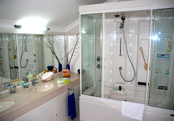 Luxurious shower cubicle