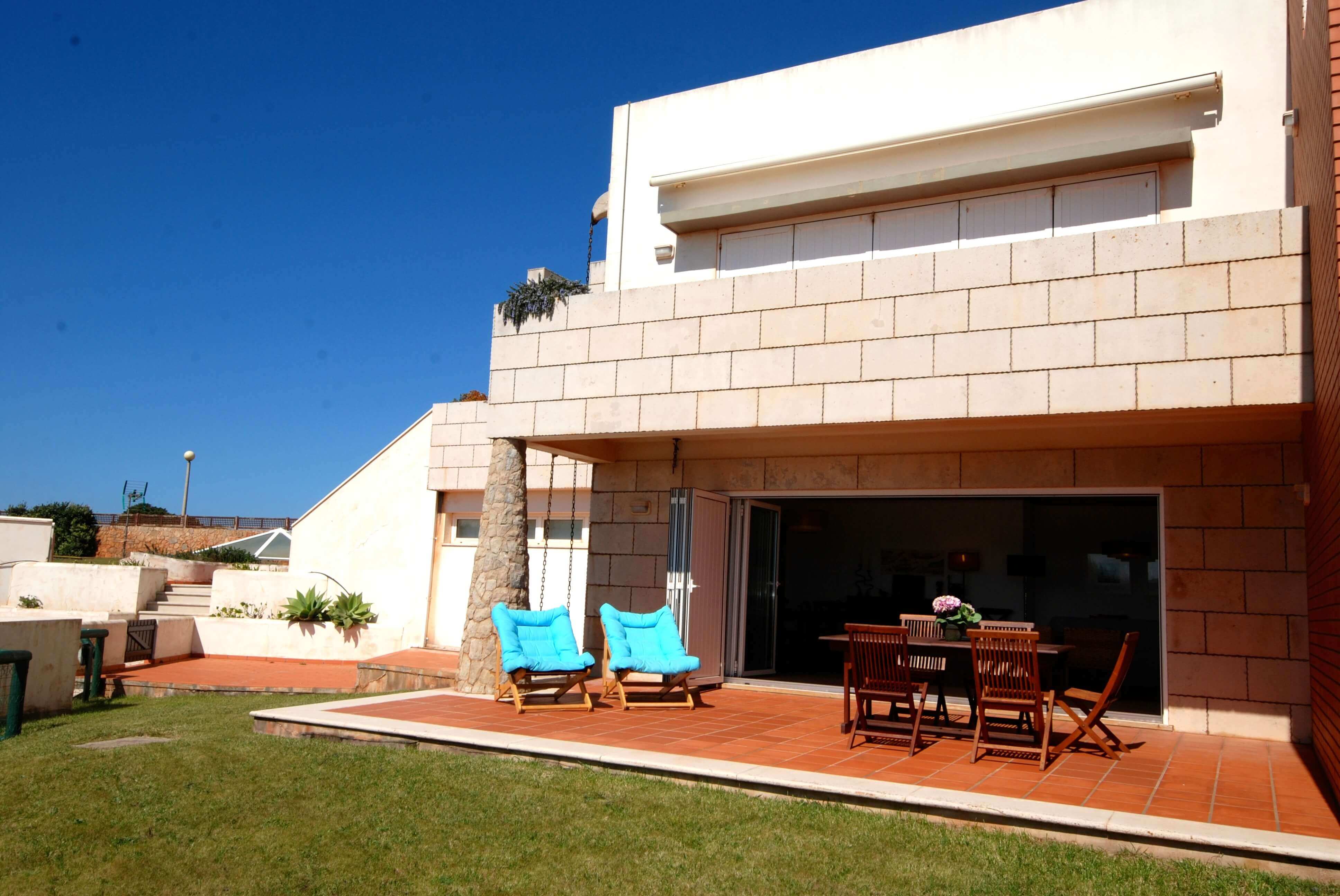 Terrace and garden overlooking the sea
