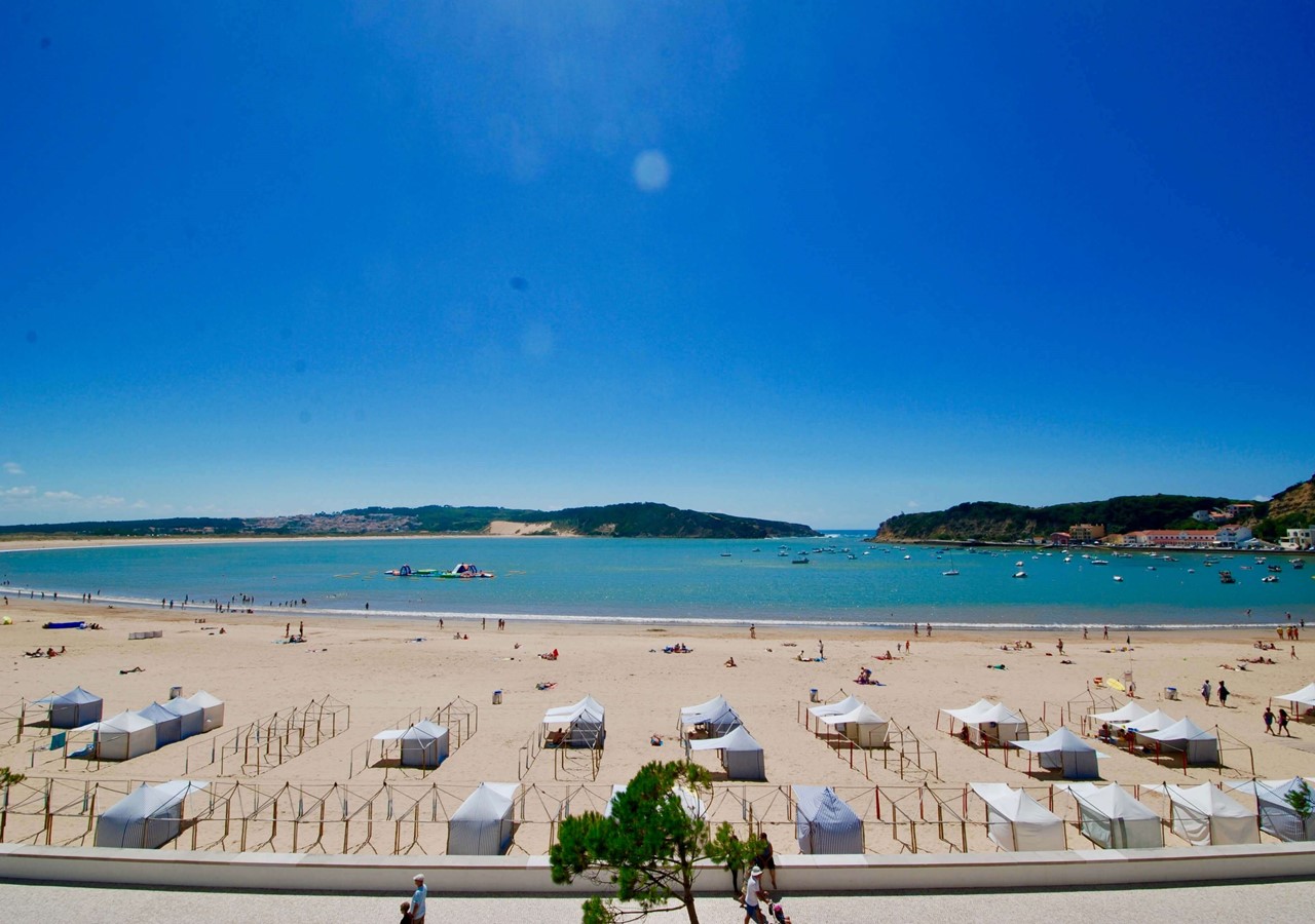 Sao Martinho Do Porto Beach