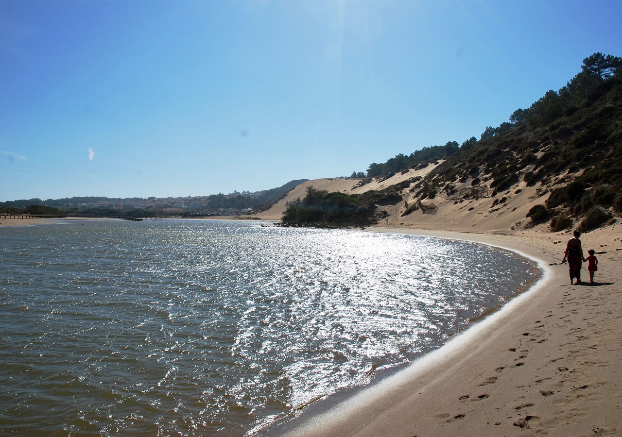 São Martinho do Porto bay