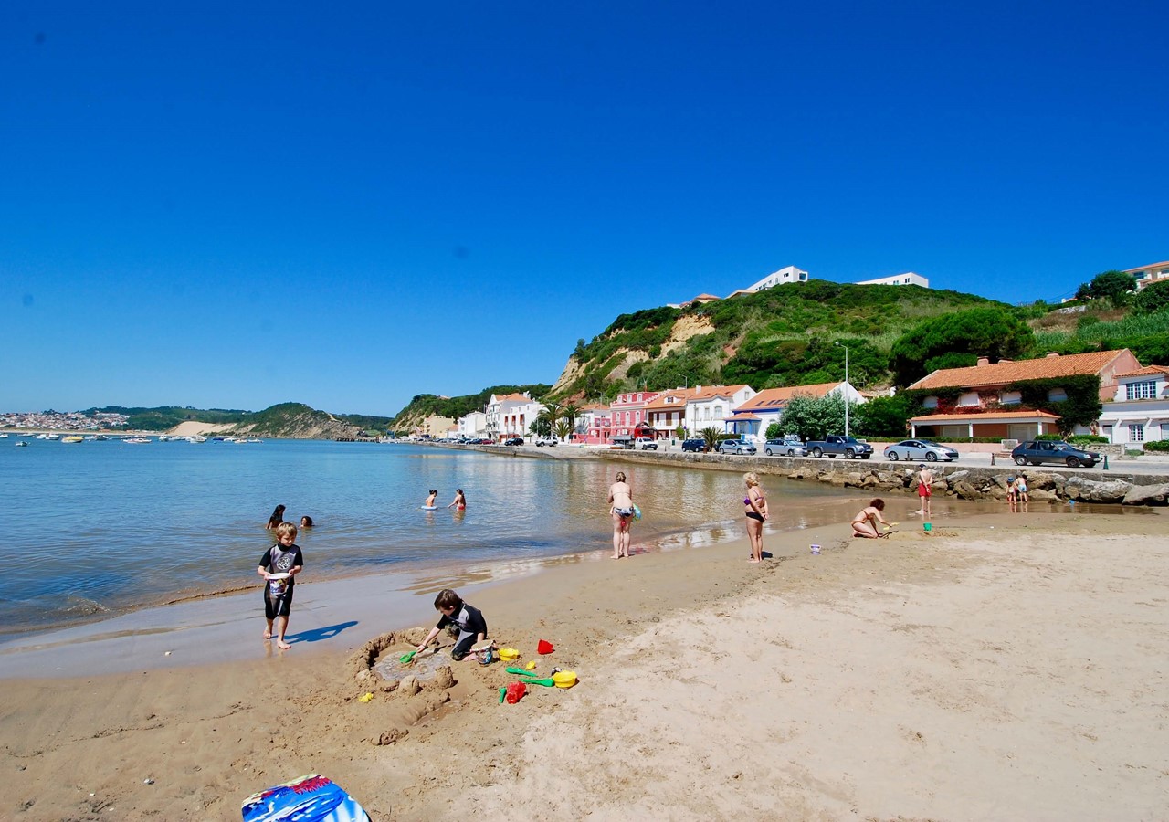 Sao Martinho Do Porto Beach