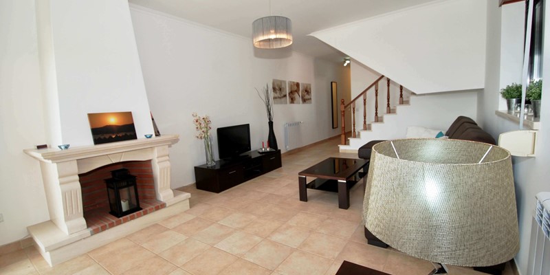 Lounge with fireplace in São Martinho do Porto