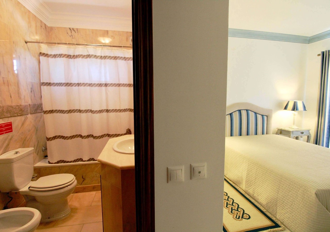 Double Bedroom with en-suite bathroom