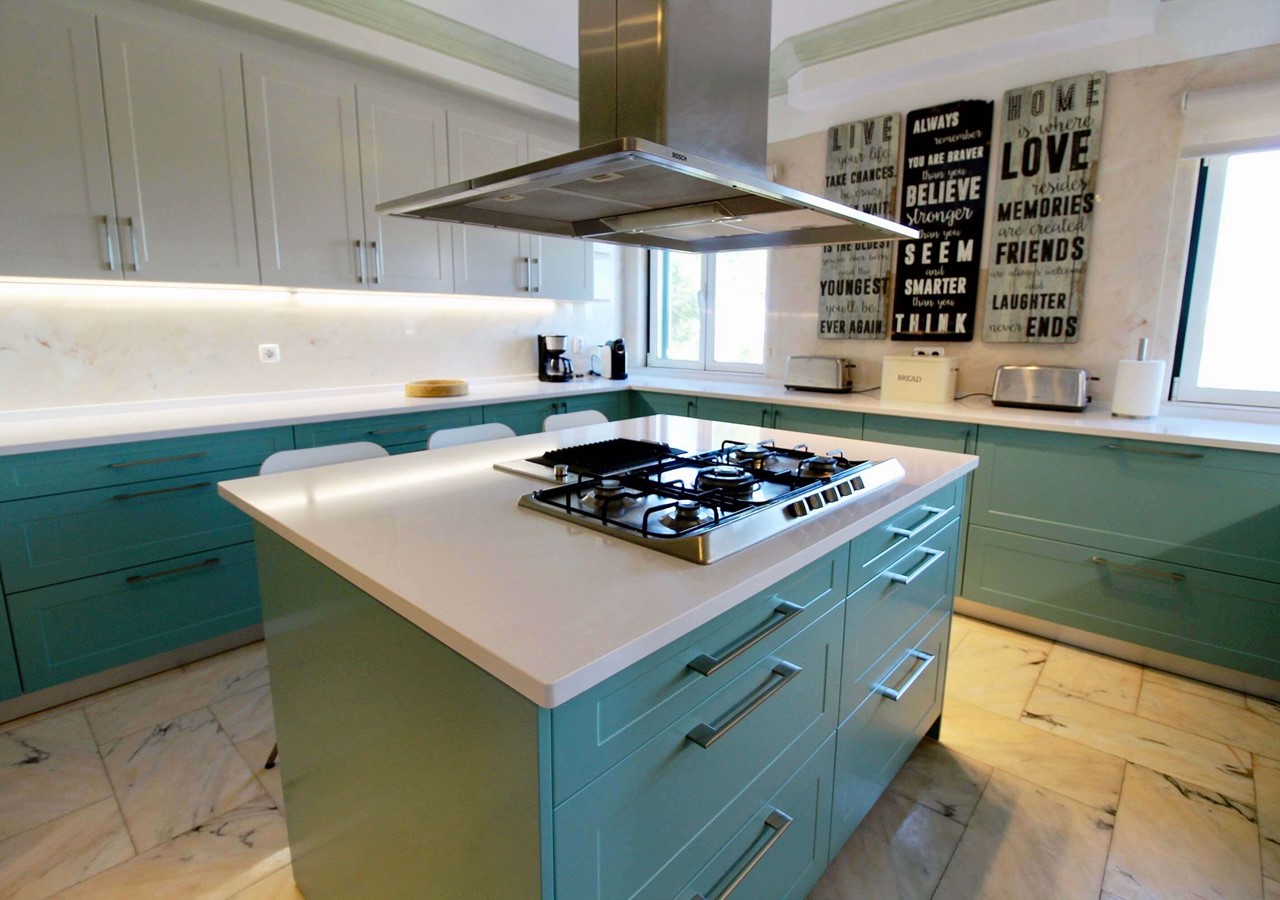 Well equipped kitchen in villa in Ferragudo, Algarve