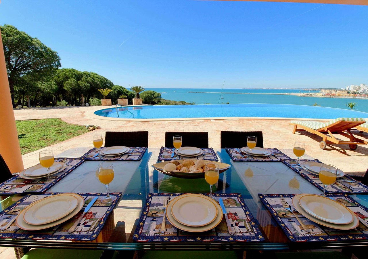 Large and covered dining area in holiday villa in the Algarve