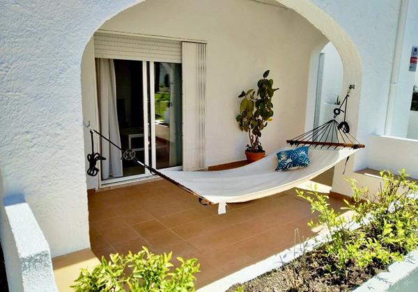 Private outdoor space with hammock in Vilamoura, next to the marina