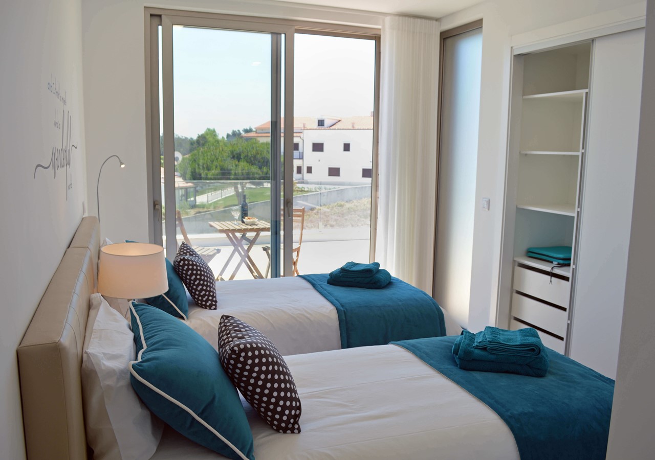 Twin bedroom with balcony