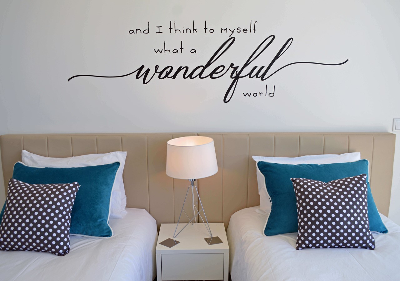 Twin bedroom in fantastic villa in the Silver Coast