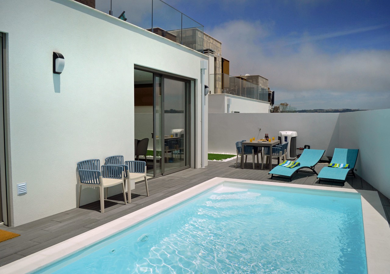 Private heated pool in holiday home in Salir do Porto