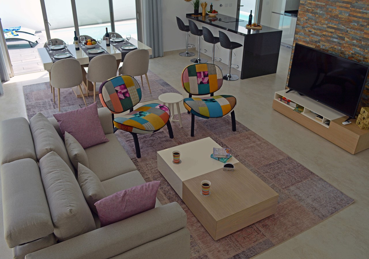 Comfortable lounge with free Wi-Fi