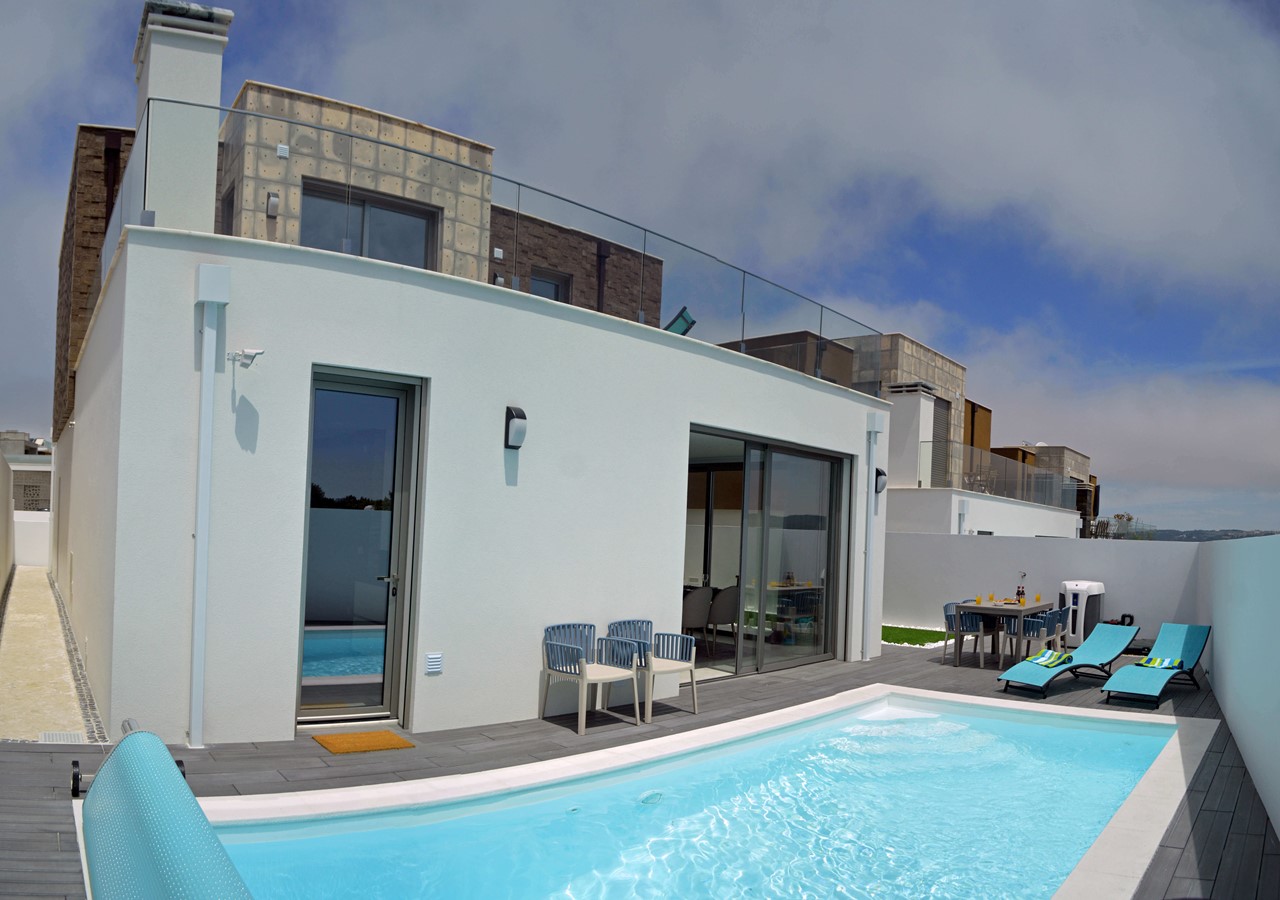 Private heated pool in the Silver Coast