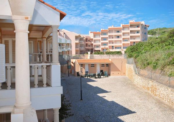 3 story house 150 metres from São Martinho do Porto bay