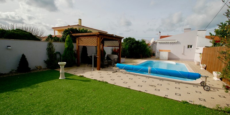 Villa with garden and heated pool